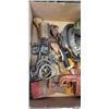 Image 2 : ASSORTED VINTAGE AND ANTIQUE ITEMS