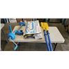 Image 1 : 4 PERSON CHALLENGER INFLATABLE RAFT, OARS AND MANUAL MOTOR