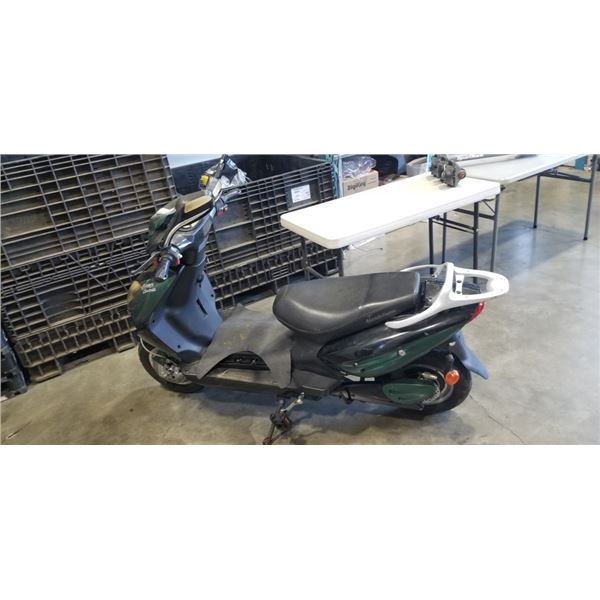 TORINO ELECTRIC COOTER, WITH BATTERY AND CHARGER, UNKNONWN CONDITION