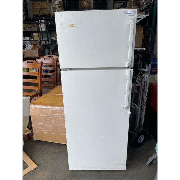 APARTMENT SIZE FRIDGE AND FREEZER - WORKING