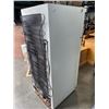 Image 5 : APARTMENT SIZE FRIDGE AND FREEZER - WORKING