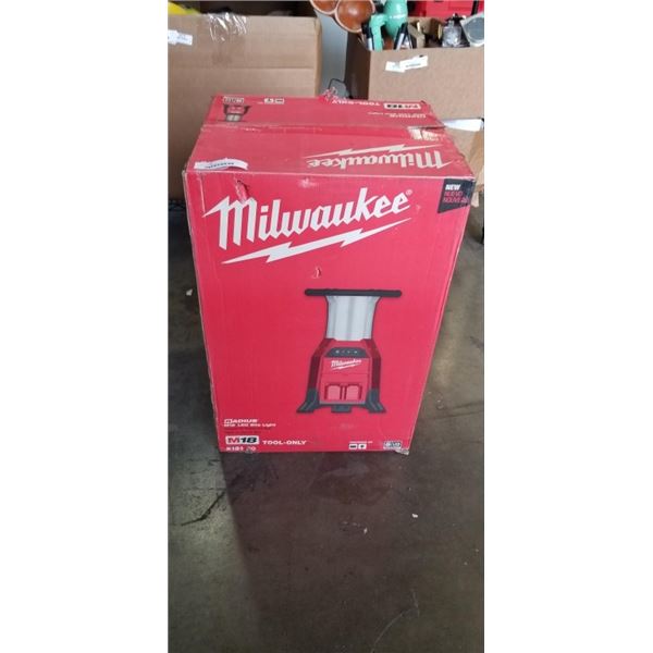 BRAND NEW MILWAUKEE RADIUS M18 SITE LIGHT