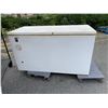 Image 2 : GENERAL BRAND LARGE CHEST FREEZER GOOD WORKING CONDITION 60"x28"x34"