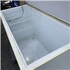 Image 3 : GENERAL BRAND LARGE CHEST FREEZER GOOD WORKING CONDITION 60"x28"x34"