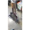 Image 3 : 2 SHOVELS AND A PLASTIC RAKE