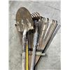 Image 2 : SHOVEL, GARDEN HOE AND 2 RAKES