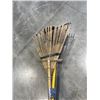 Image 3 : SHOVEL, GARDEN HOE AND 2 RAKES