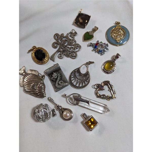 15 VARIOUS VINTAGE PENDANTS IN CASE
