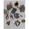 Image 2 : 15 VARIOUS VINTAGE PENDANTS IN CASE