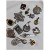 Image 3 : 15 VARIOUS VINTAGE PENDANTS IN CASE