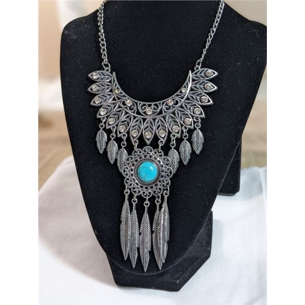 VINTAGE NECKLACE W/ FEATHER DESIGN TASSELS