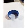 Image 2 : VINTAGE BLUE AND WHITE OPEN CUFF BANGLE, BLUE EDGED LUCITE