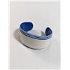 Image 3 : VINTAGE BLUE AND WHITE OPEN CUFF BANGLE, BLUE EDGED LUCITE