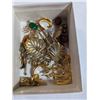 Image 2 : PAIR OF VINTAGE GOLD TONE EARRINGS AND ONE BROOCH