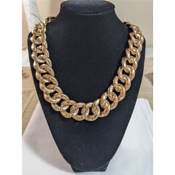 LARGE LIGHT WEIGHT GOLD COLOUR LINKS NECKLACE 19-22"