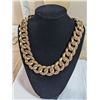 Image 2 : LARGE LIGHT WEIGHT GOLD COLOUR LINKS NECKLACE 19-22"