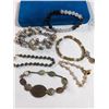 Image 2 : 6 PEARLS AND BEADS BRACELETS