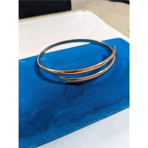 LARGE GOLD COLOUR BANGLE