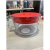 Image 3 : 2 NEW 2 LITRE PYREX MEASURING CUPS WITH LIDS