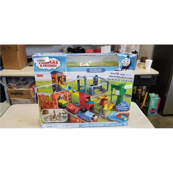 THOMAS AND FRIENDS TRAIN SET