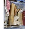 Image 4 : 2 BOXES OF ASSORTED MODERN AND NEW DECOR