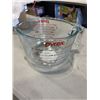 Image 2 : 2 NEW 2 LITRE PYREX MEASURING CUPS WITH LIDS