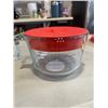 Image 3 : 2 NEW 2 LITRE PYREX MEASURING CUPS WITH LIDS