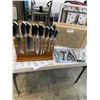 Image 1 : NEW XYJ 19 PIECE MAGNETIC KNIFE SET WITH MAGNETIC KNIFE BLOCK