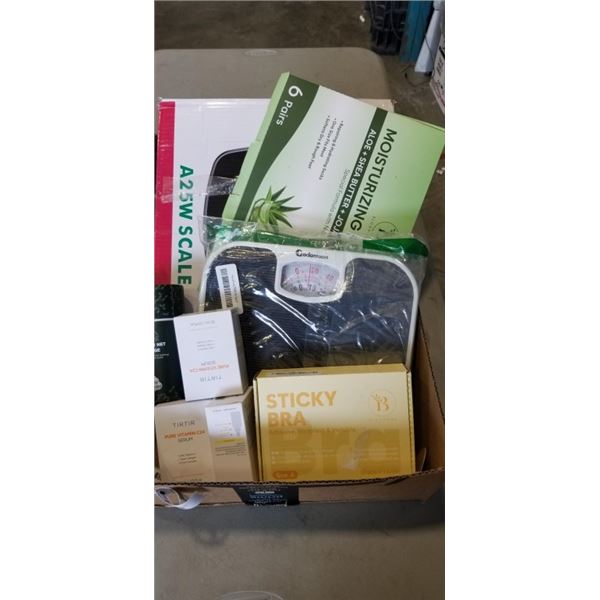 TRAY OF ITEMS INCLUDING 3 TIRTIR PURE VITAMIN C24 SERUMS, AURAE AFRICAN NET SPONGE, 2 ADAMSON SCALES