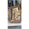 Image 3 : 2 BOXES OF ASSORTED MODERN AND NEW DECOR