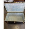 Image 3 : VINTAGE METAL SHIPPING TRUNK AND WIRE ORGANIZER