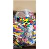 Image 2 : BOX OF LEGO PIECES