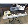 Image 3 : CASIO ELECTRIC KEYBAORD WITH STAND
