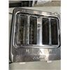 Image 2 : CUISINART FOUR SLICE STAINLESS TOASTER WORKING