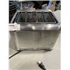 Image 3 : CUISINART FOUR SLICE STAINLESS TOASTER WORKING