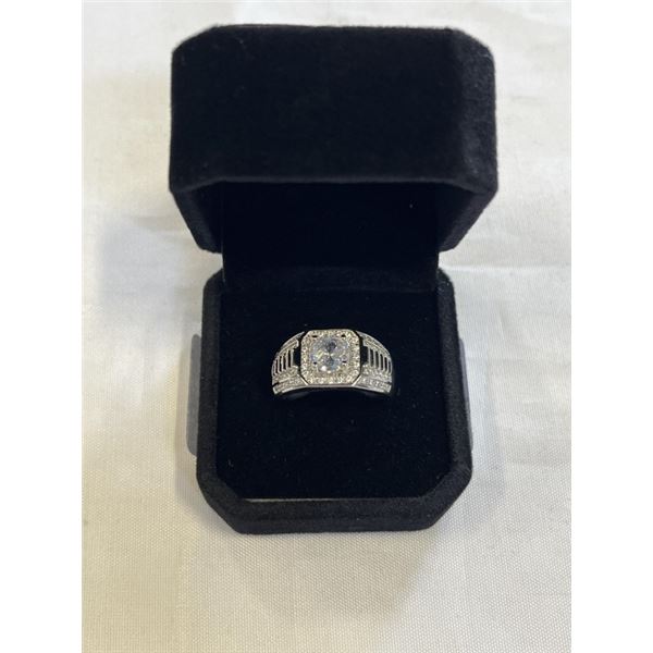 NEW S925 1.0CT SIMULATED DIAMOND (CZ) MANS RING, RESIZEABLE, MOUNTED IN 925 STERLING SILVER W/ WHITE