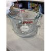 Image 2 : 2 NEW 2 LITRE PYREX MEASURING CUPS WITH LIDS