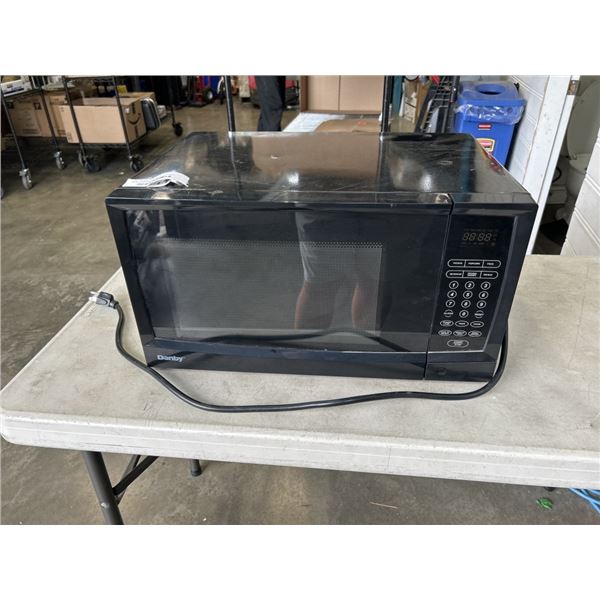 DANBY BLACK MICROWAVE - WORKING