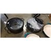 Image 3 : 2 TRAMONTINA CAST IRON POT WITH LIDS AND 2 CAST IRON SKILLETS
