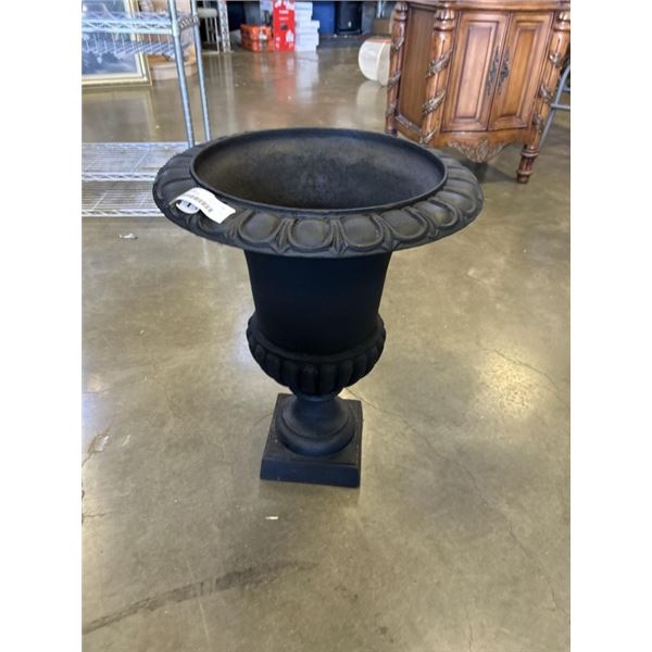 CAST PLANTER POT