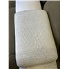 Image 3 : 3 CASPER MEMORY FOAM PILLOWS, 2 KINGSIZE AND ONE STANDARD