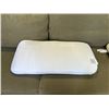 Image 5 : 3 CASPER MEMORY FOAM PILLOWS, 2 KINGSIZE AND ONE STANDARD