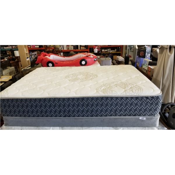 QUEENSIZE BED AND BOXSPRING