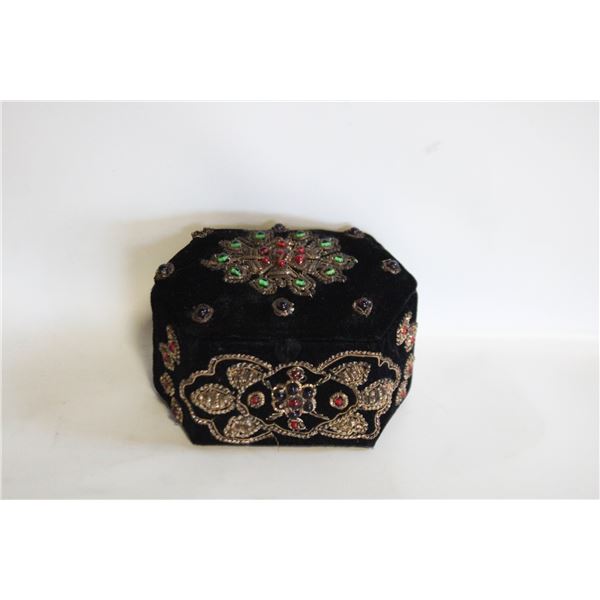 VINTAGE BEADED/VELVET JEWELLERY BOX