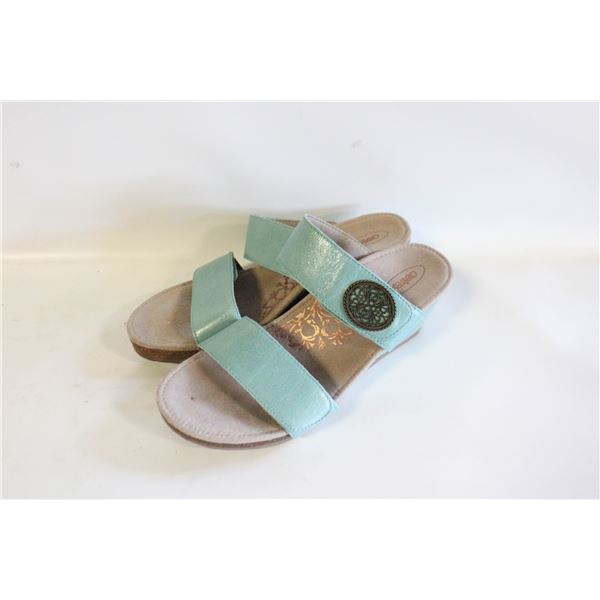 AETREX VELCRO WEDGE SANDAL- WOMEN'S SIZE 7
