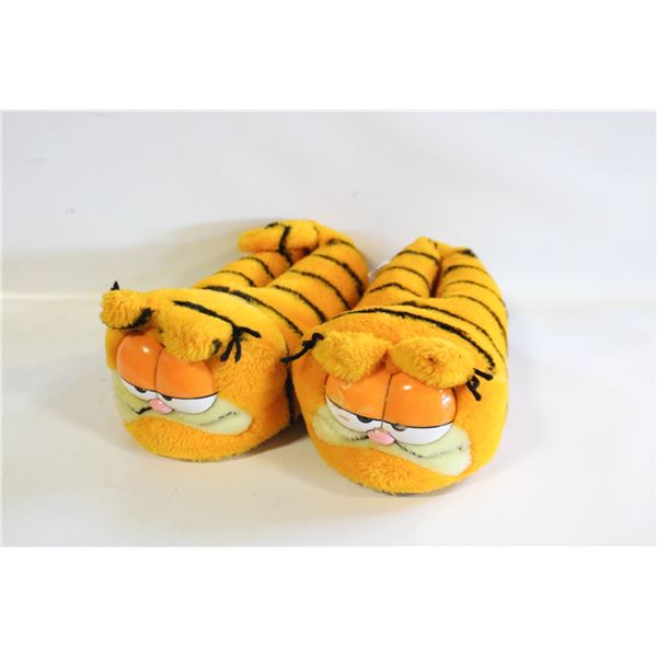 1978 "GARFIELD" STUFFED PLUSH SLIPPERS- 12"