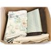 Image 1 : DECORATIVE TEXTILE DÉCOR- BOX LOT ASSORTED