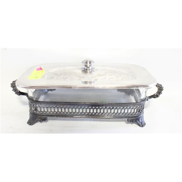 VINTAGE PYREX CASSEROLE IN