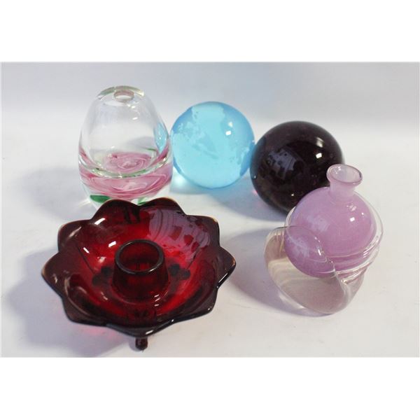 COLOR GLASS LOT: FENTON CANDLEHOLDER,