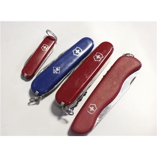 BAG WITH 4 SWISS ARMY KNIVES